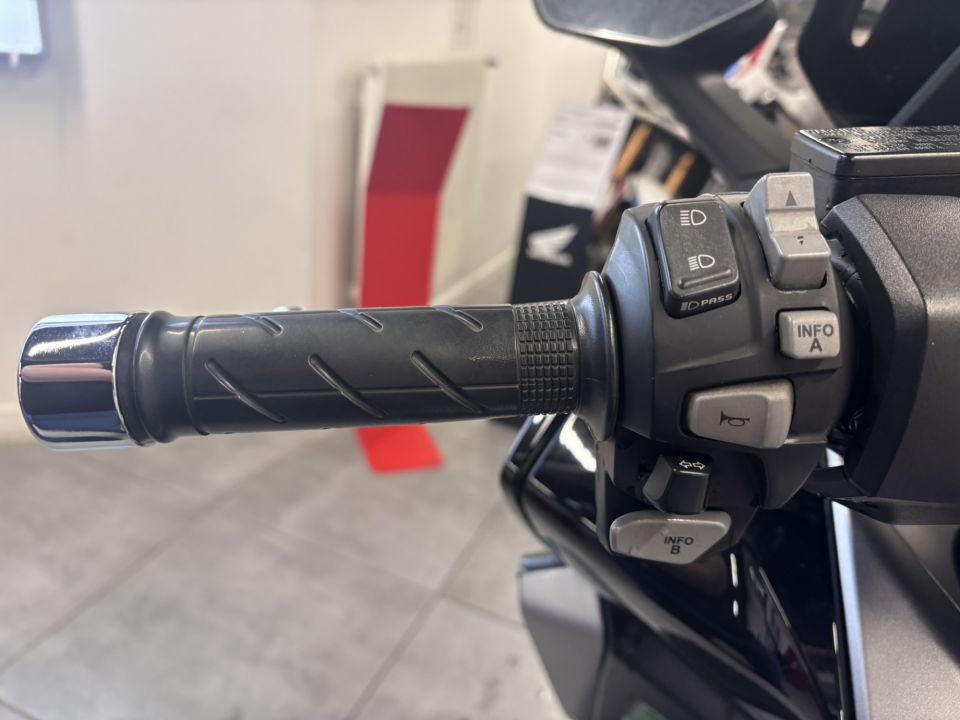 HONDA NSS FORZA 300 4