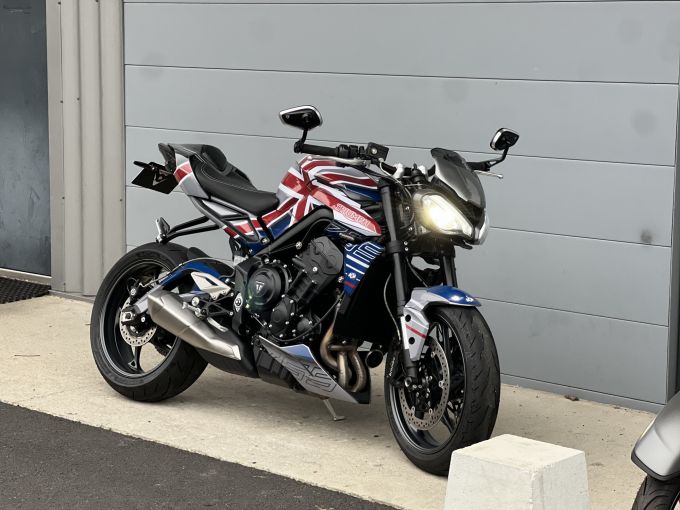 TRIUMPH STREET TRIPLE 765 R 4