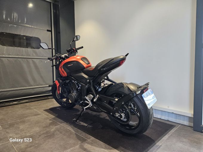 TRIUMPH TRIDENT 660 4