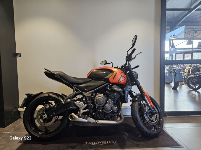TRIUMPH TRIDENT 660 4