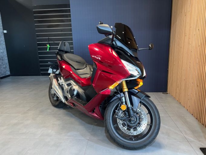 HONDA FORZA 750 4