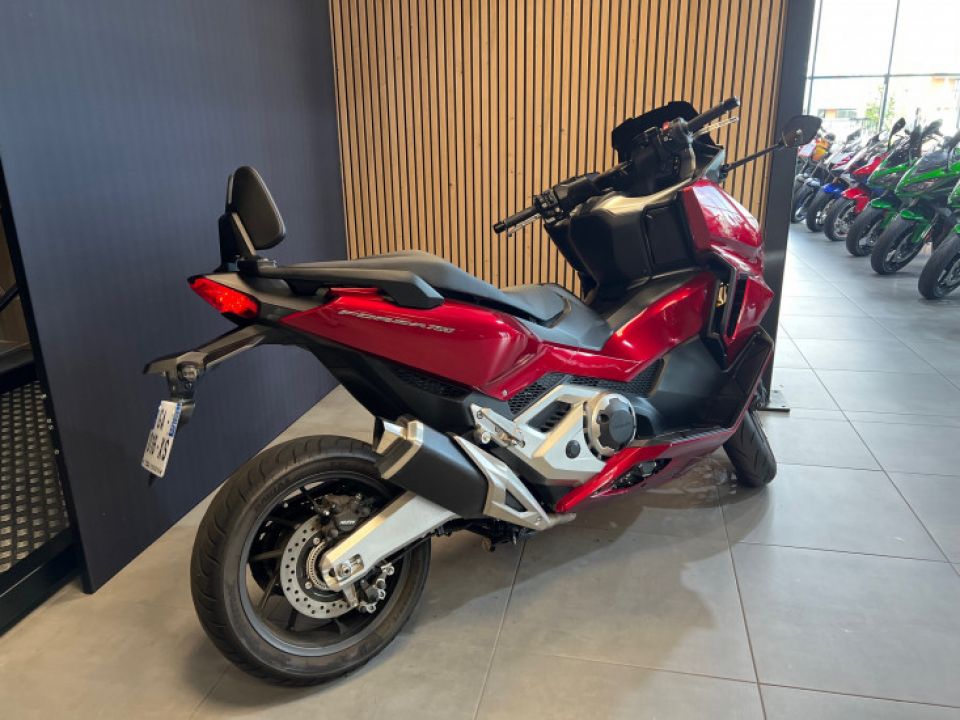 HONDA FORZA 750 4