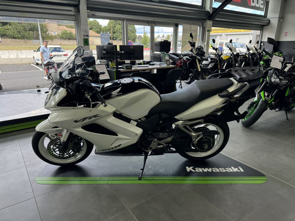 HONDA VFR 800 VTEC 4