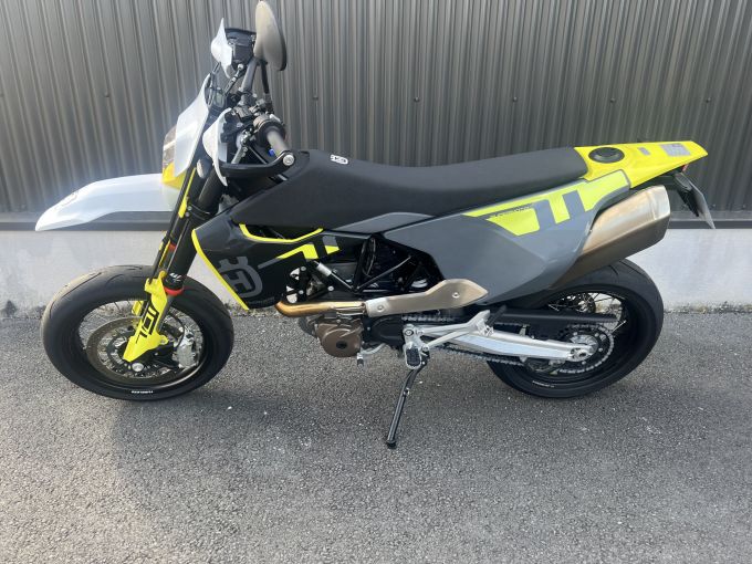 HUSQVARNA 701 SUPERMOTO 4