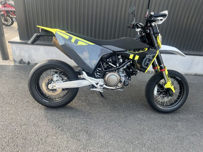 HUSQVARNA 701 SUPERMOTO 4