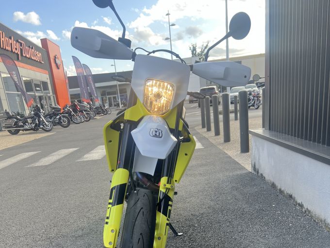 HUSQVARNA 701 SUPERMOTO 4