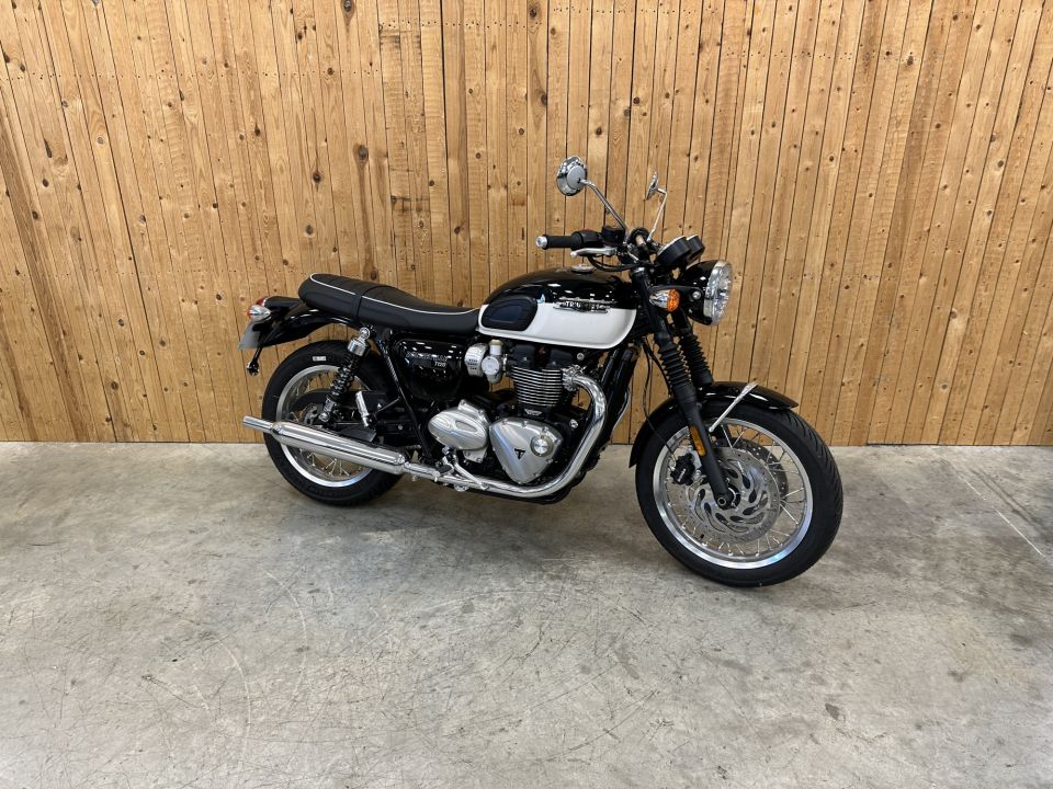 TRIUMPH BONNEVILLE T120 4