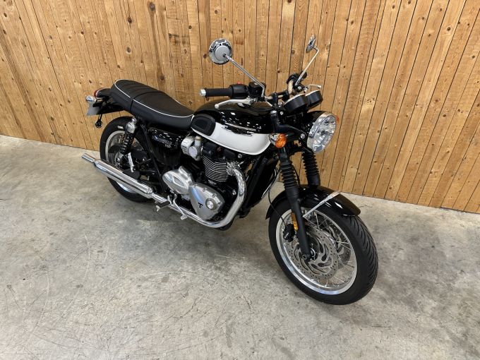 TRIUMPH BONNEVILLE T120 4