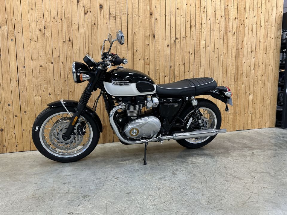 TRIUMPH BONNEVILLE T120 4