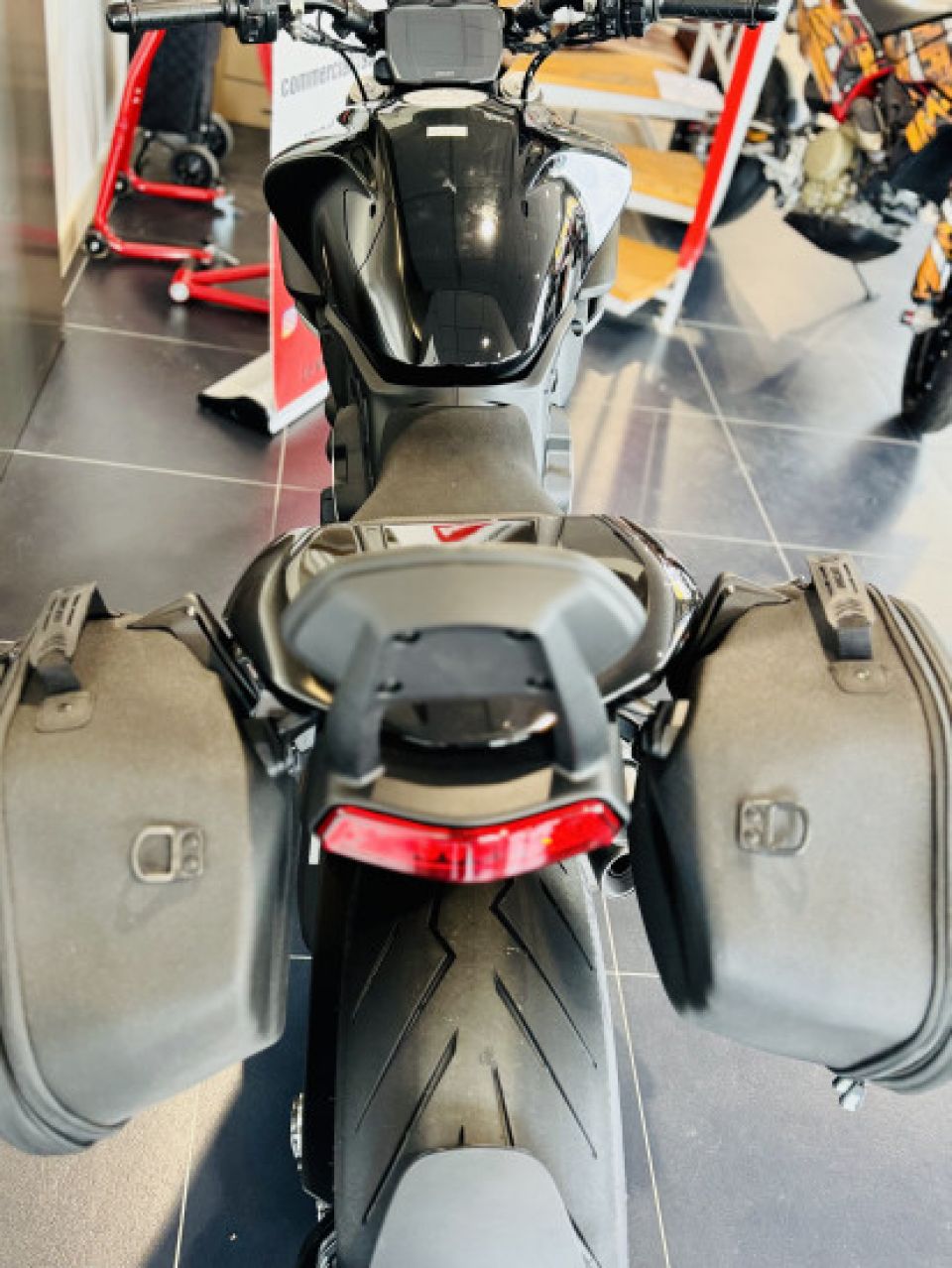 DUCATI DIAVEL V4 4