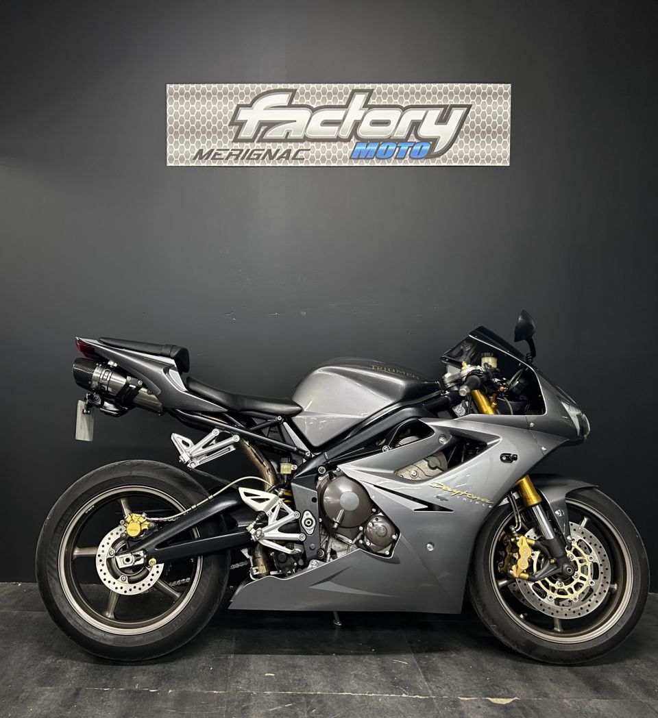 TRIUMPH DAYTONA 675 4