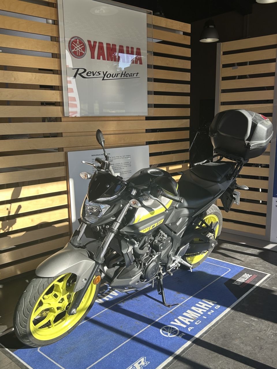 YAMAHA MT-03 4