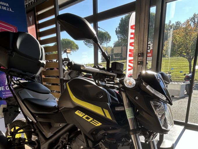 YAMAHA MT-03 4