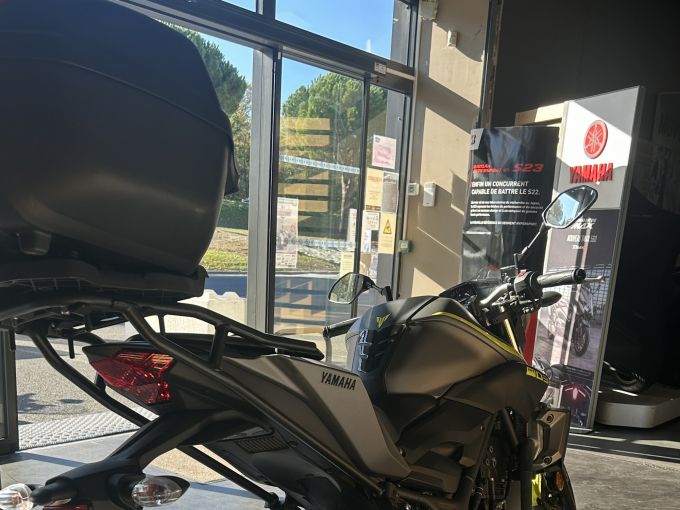 YAMAHA MT-03 4