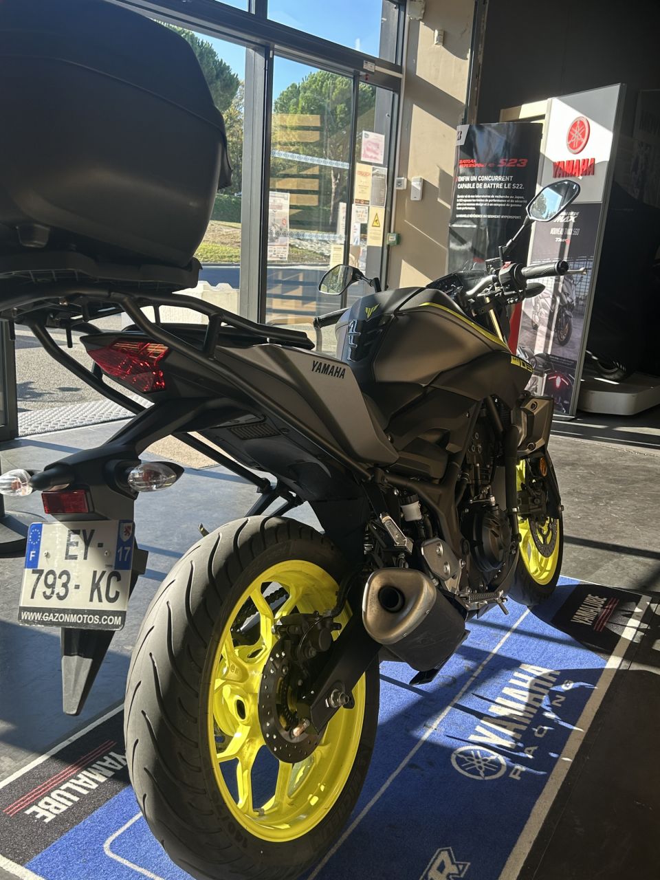 YAMAHA MT-03 4