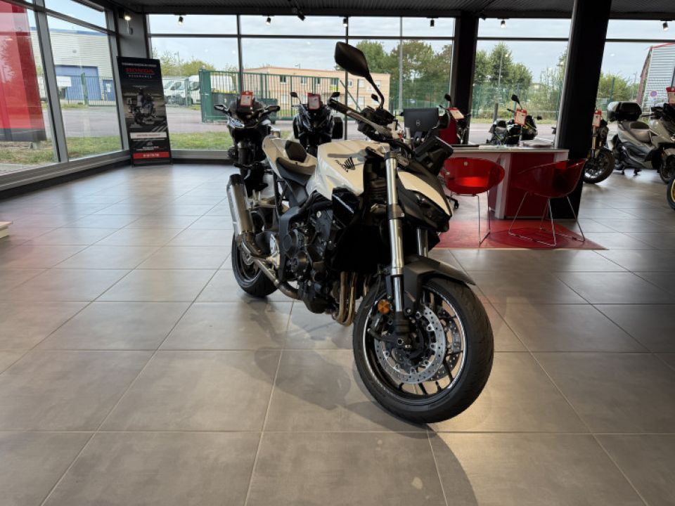 HONDA CB 1000 Hornet 4