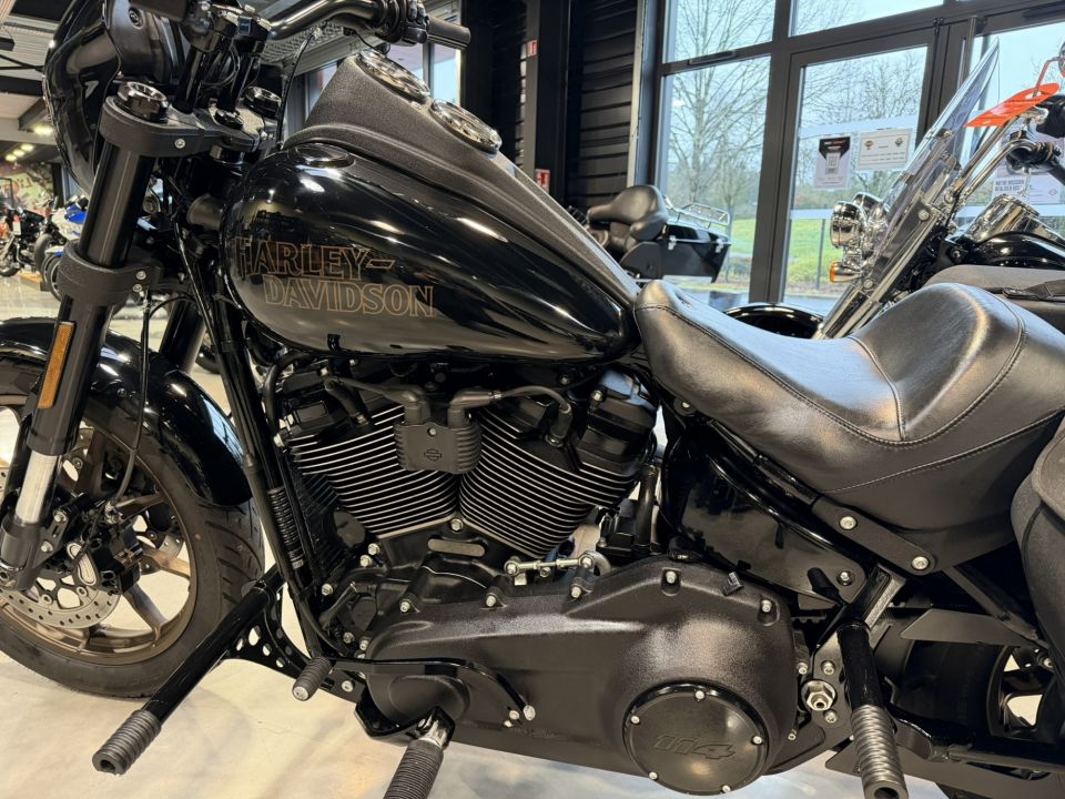 HARLEY-DAVIDSON SOFTAIL LOW RIDER 1868 S 4