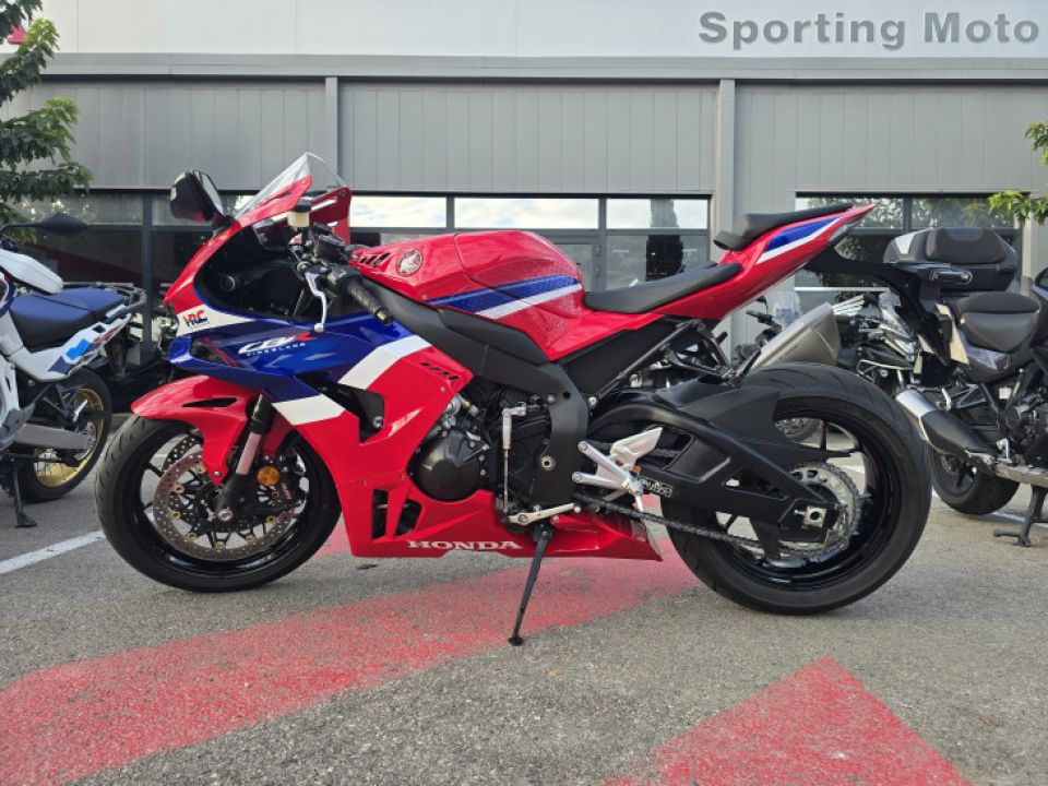 HONDA CBR1000RR FIREBLADE 4