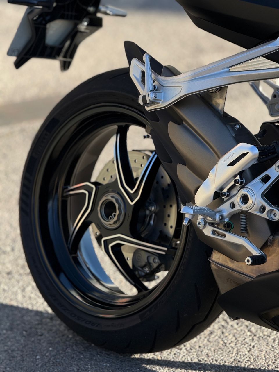 QJ MOTOR SRK 921 RR 4