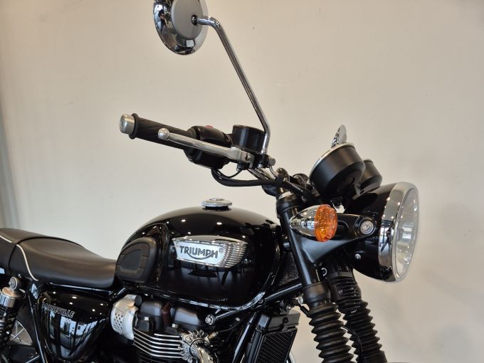 TRIUMPH Bonneville T100 4