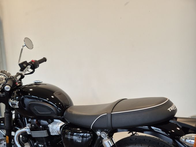 TRIUMPH Bonneville T100 4