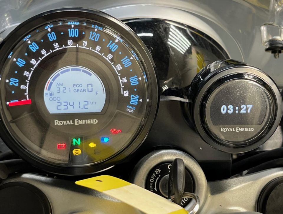 ROYAL ENFIELD SUPER METEOR 650 4