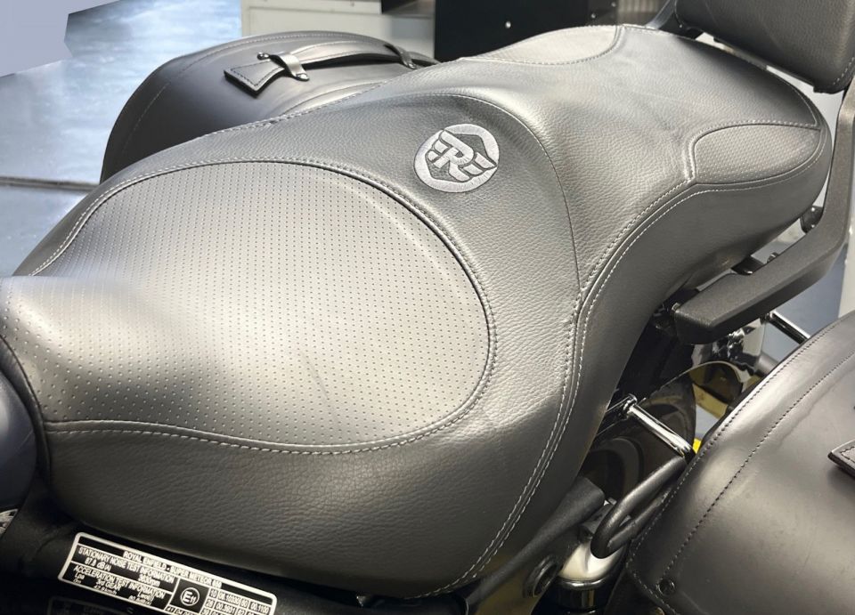 ROYAL ENFIELD SUPER METEOR 650 4