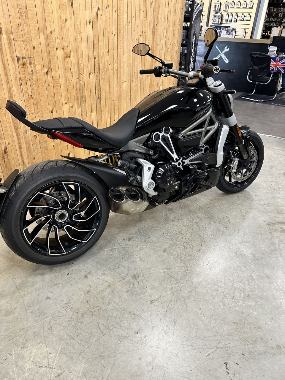 DUCATI X-DIAVEL S 4