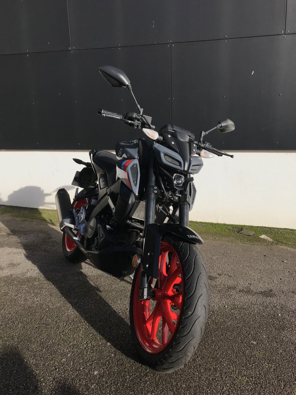 YAMAHA MT-125 4