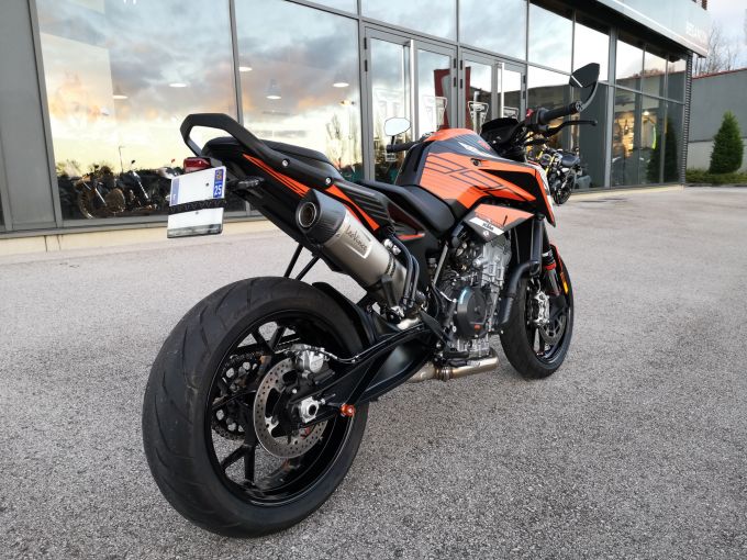 KTM 890 DUKE 4