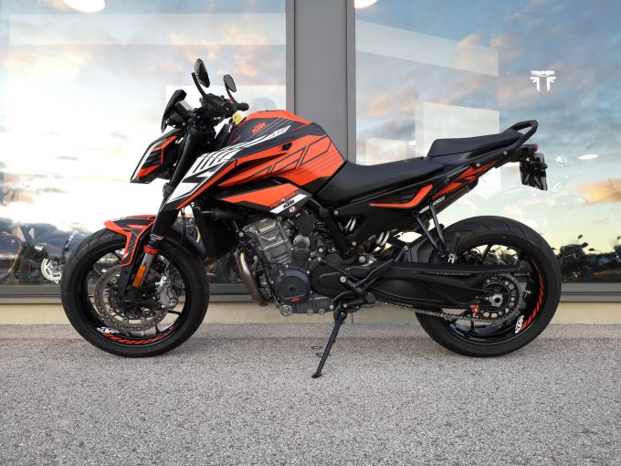 KTM 890 DUKE 4