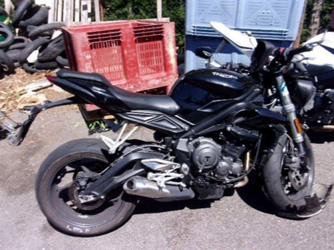 TRIUMPH Street Triple 660 4