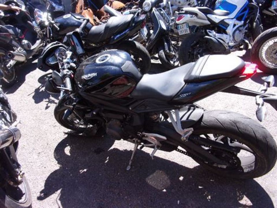 TRIUMPH Street Triple 660 4