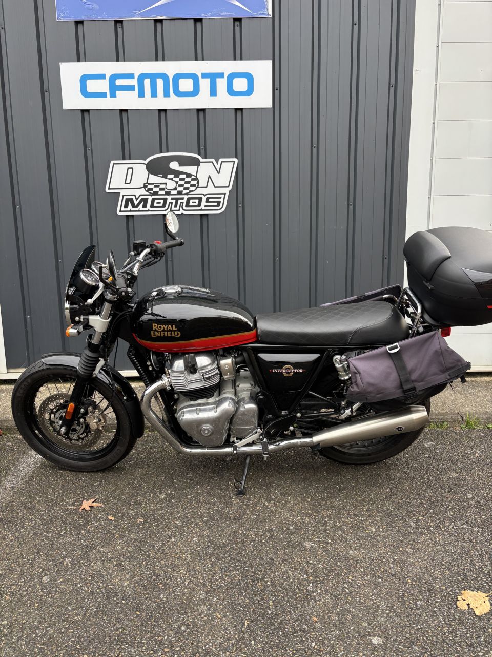 ROYAL ENFIELD INTERCEPTOR 4