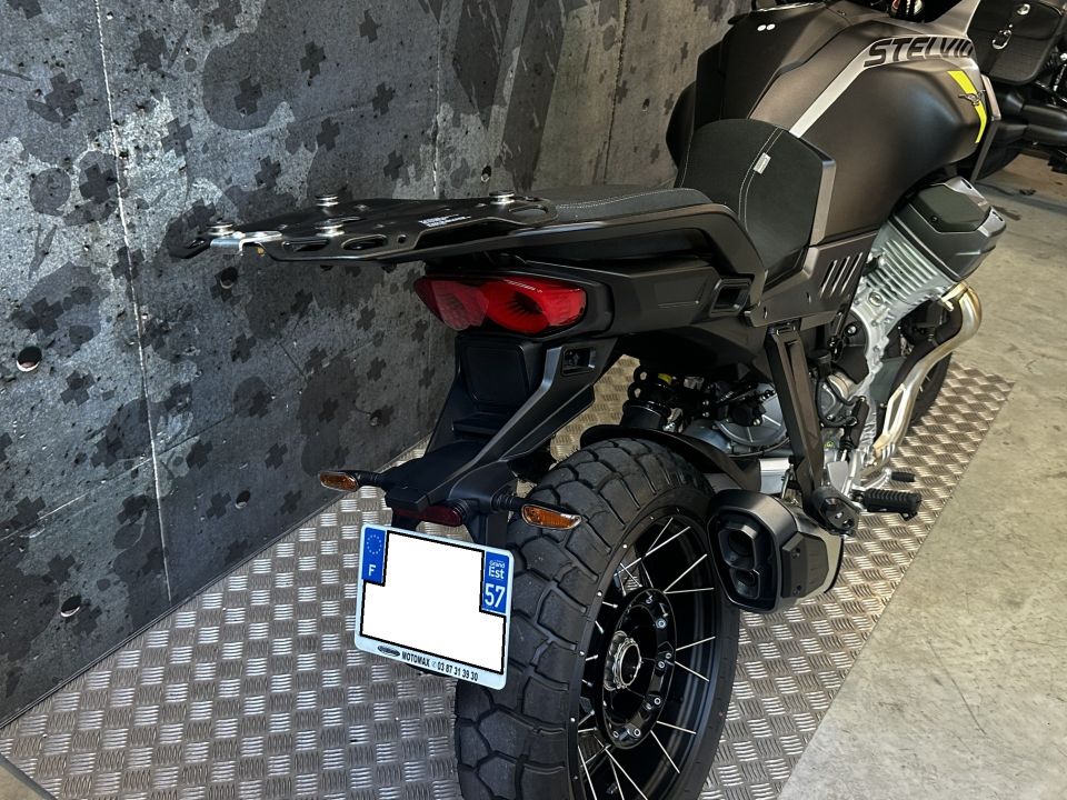 MOTO GUZZI STELVIO 4