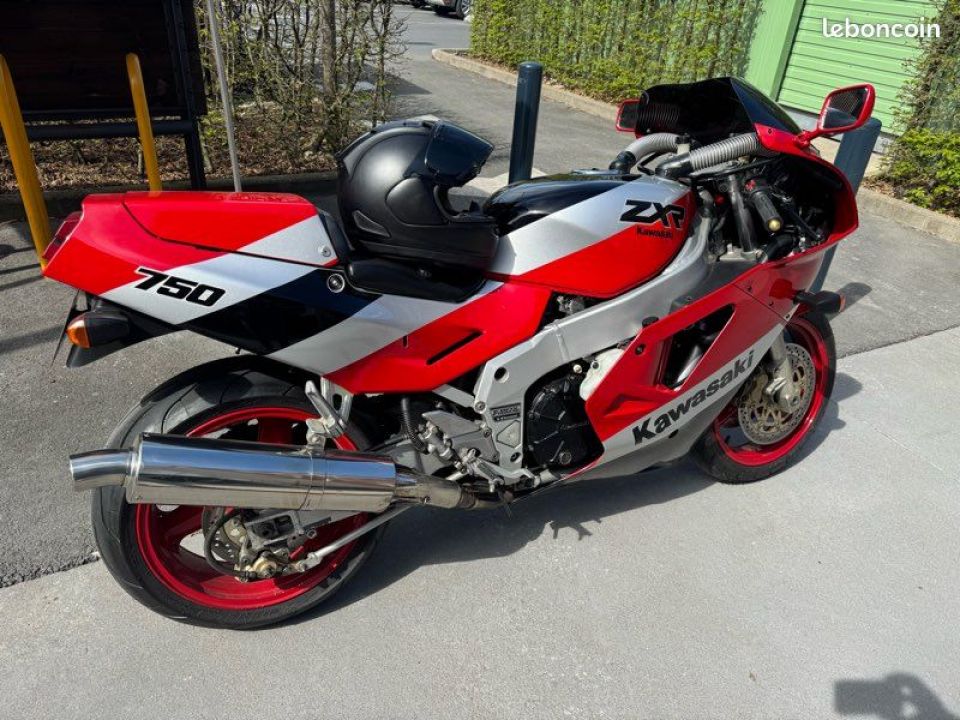 KAWASAKI ZXR 750 STINGER 4