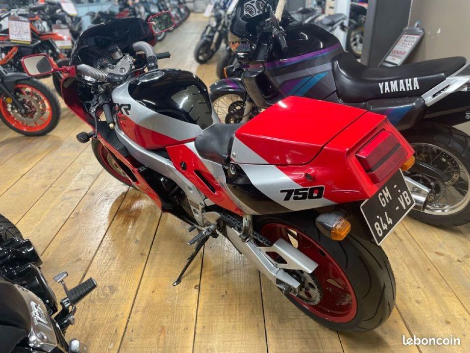 KAWASAKI ZXR 750 STINGER 4