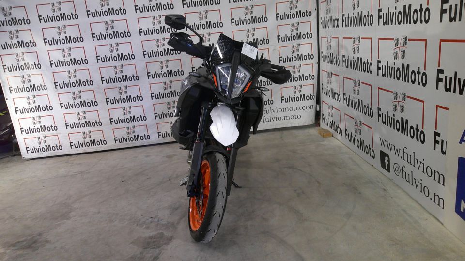 KTM 890 SMT 4