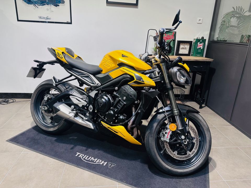 TRIUMPH STREET TRIPLE 765 RS 4