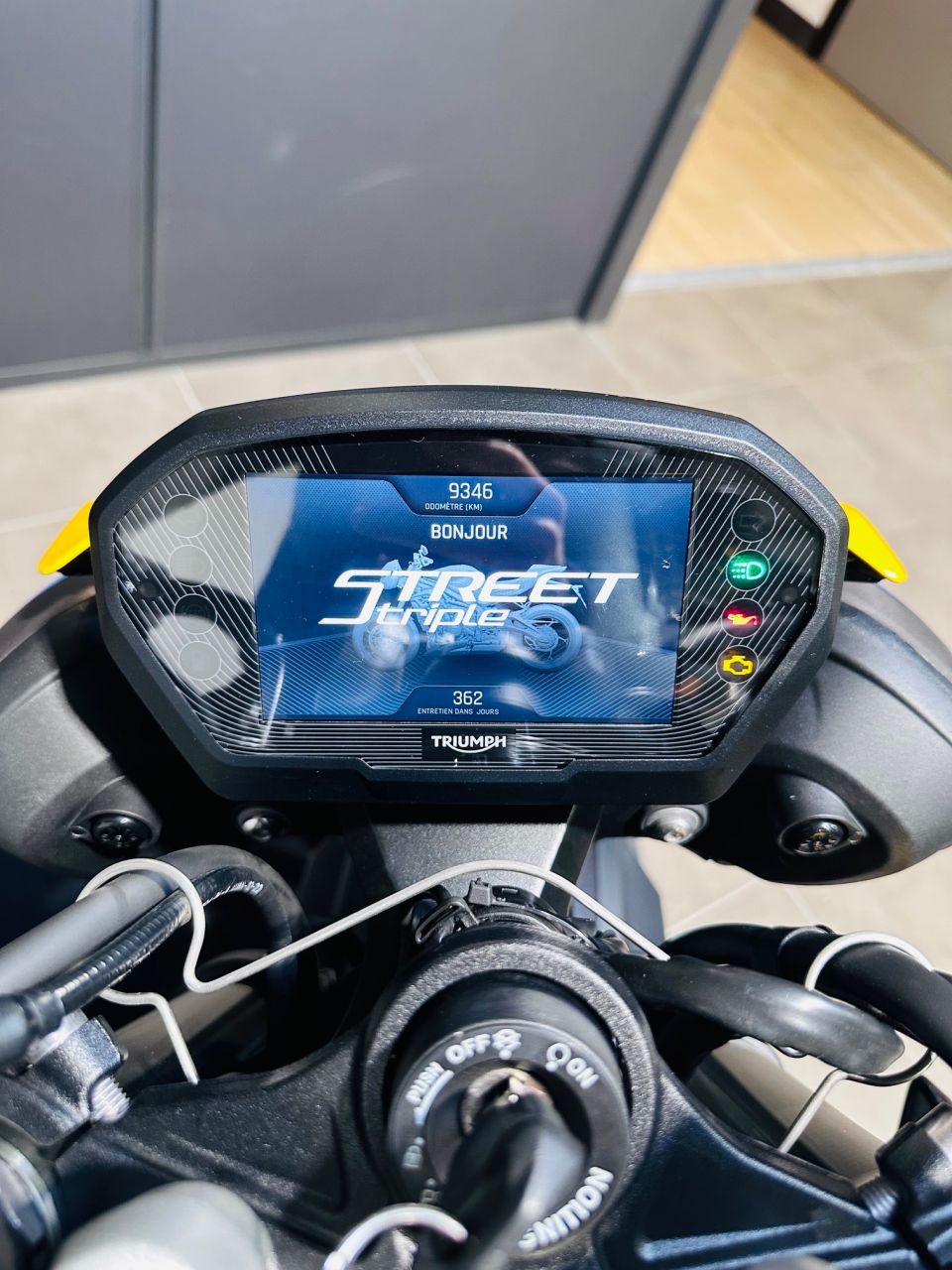 TRIUMPH STREET TRIPLE 765 RS 4