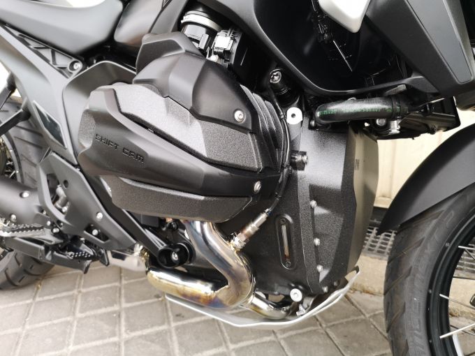 BMW R1300GS TRIPLE BLACK 4