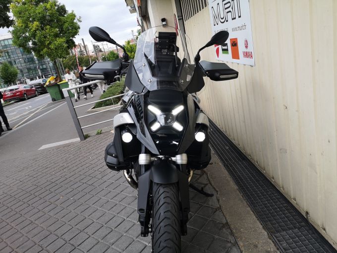 BMW R1300GS TRIPLE BLACK 4