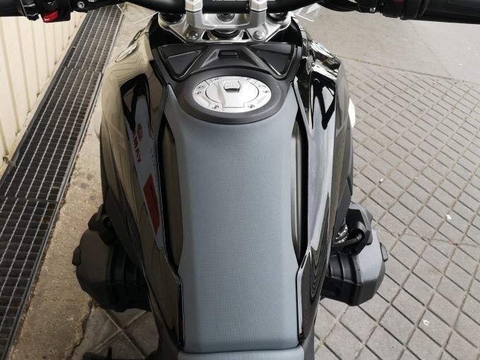 BMW R1300GS TRIPLE BLACK 4