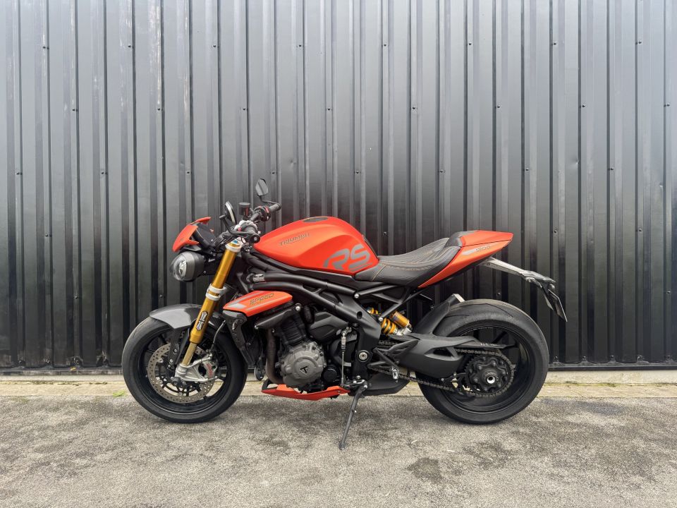TRIUMPH SPEED TRIPLE 1200 RS 4