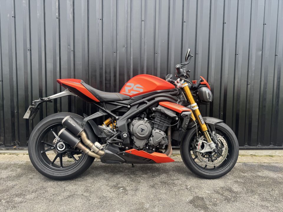 TRIUMPH SPEED TRIPLE 1200 RS 4