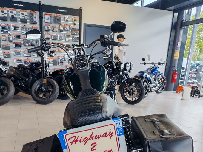 HARLEY-DAVIDSON DYNA LOW RIDER 1690 4