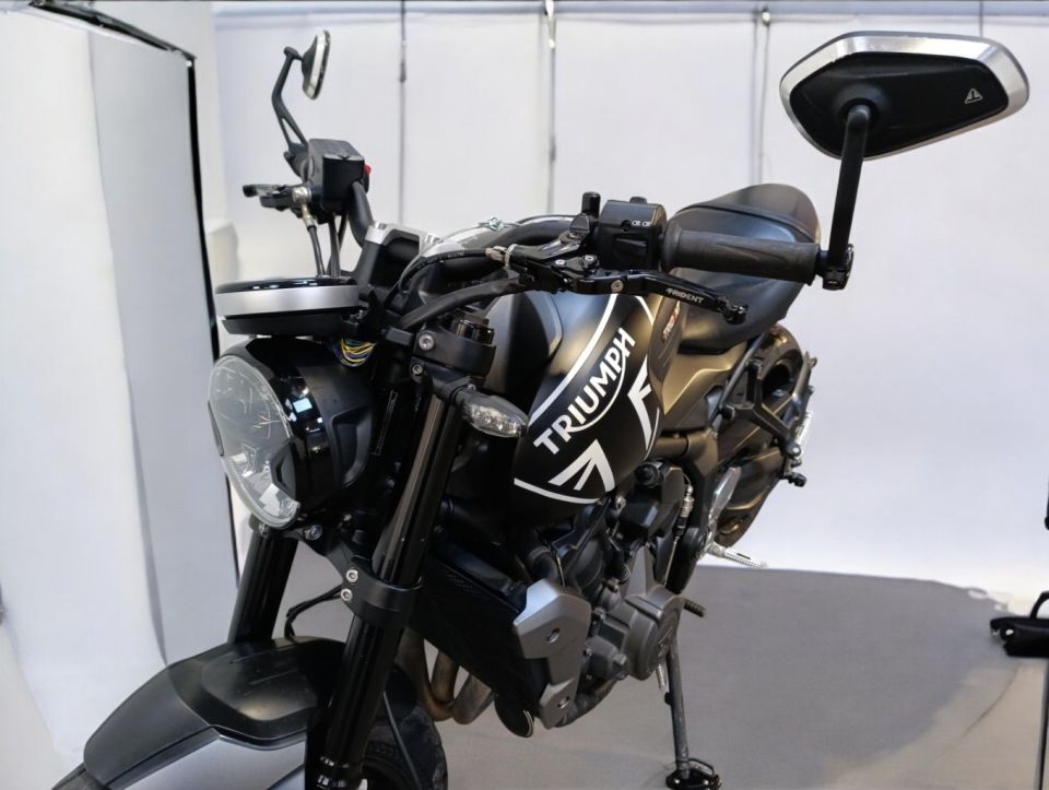 TRIUMPH TRIDENT 660 4