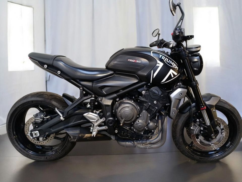 TRIUMPH TRIDENT 660 4