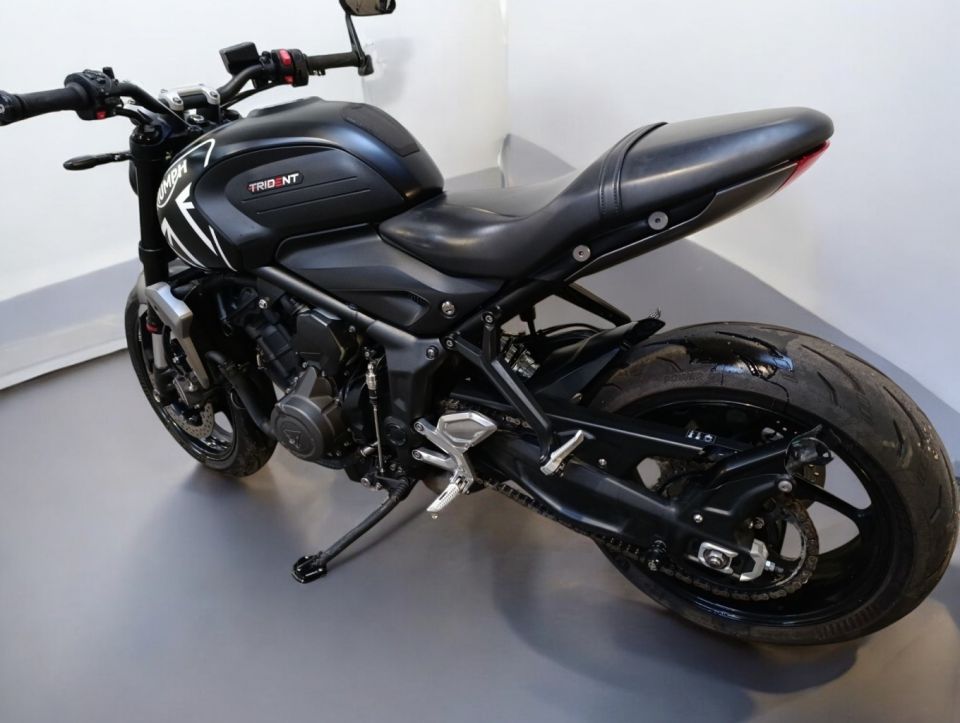 TRIUMPH TRIDENT 660 4