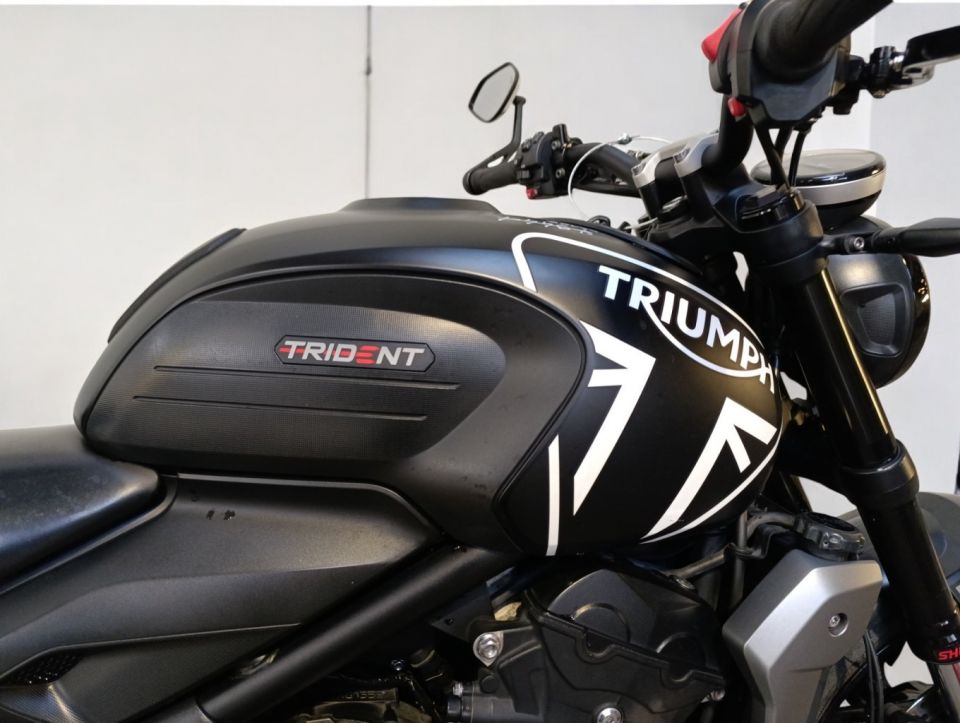 TRIUMPH TRIDENT 660 4